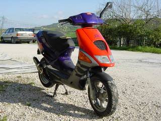 The Aprilia Sr 50 Replica Ac Mr Lf At Motorbikespecs Net The Motorcycle Specification Database