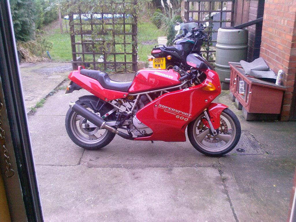 The Ducati 600 at the Motorcycle Specification Database