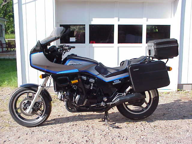 The Honda Vf 1100 S V65 Sabre Sc17 At Motorbikespecs Net The