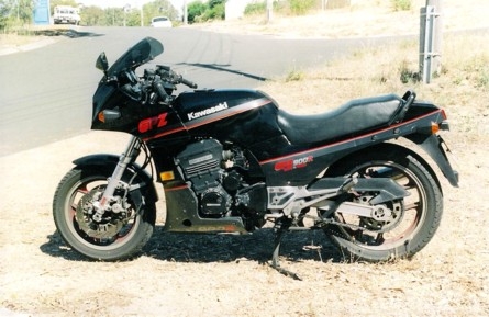 The Kawasaki 900 At Motorbikespecs Net The Motorcycle Specification