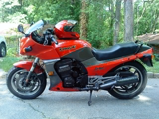 The Kawasaki 900 At Motorbikespecs Net The Motorcycle Specification