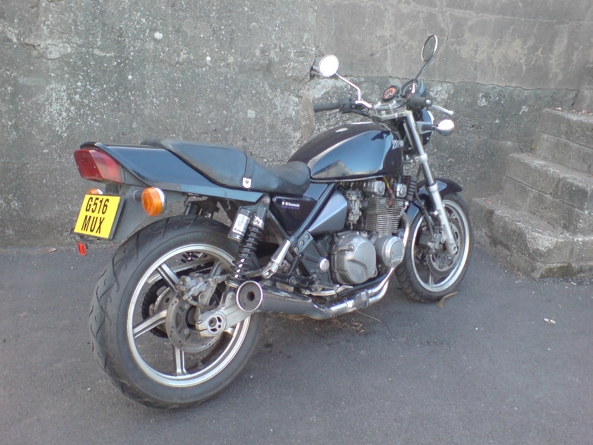 The Kawasaki 400 at MotorBikeSpecs.net, the Motorcycle Specification ...