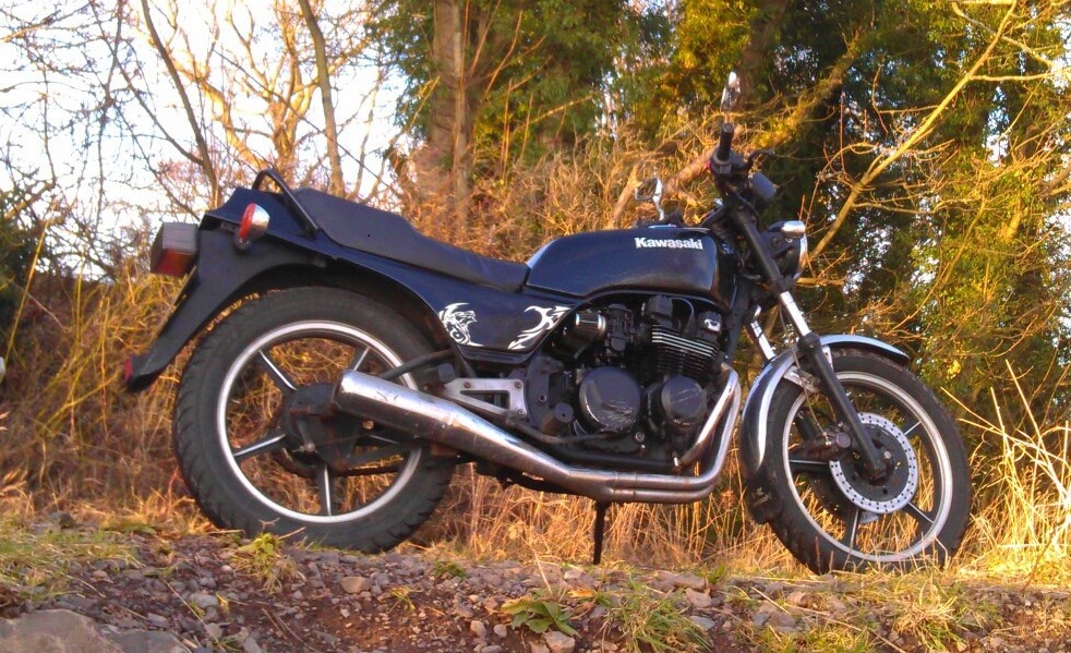 The Kawasaki 550 at MotorBikeSpecs.net, the Motorcycle Specification ...