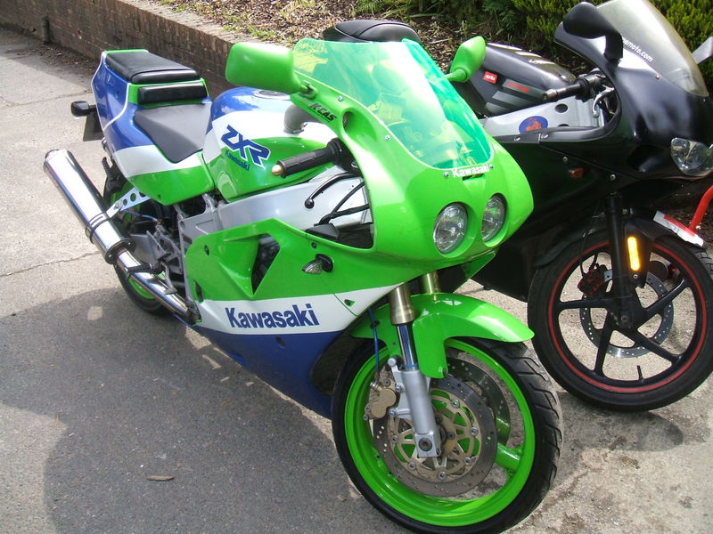 http://www.motorbikespecs.net/images/Kawasaki/ZXR_400_H2_90/ZXR_400_H2_90_1.jpg