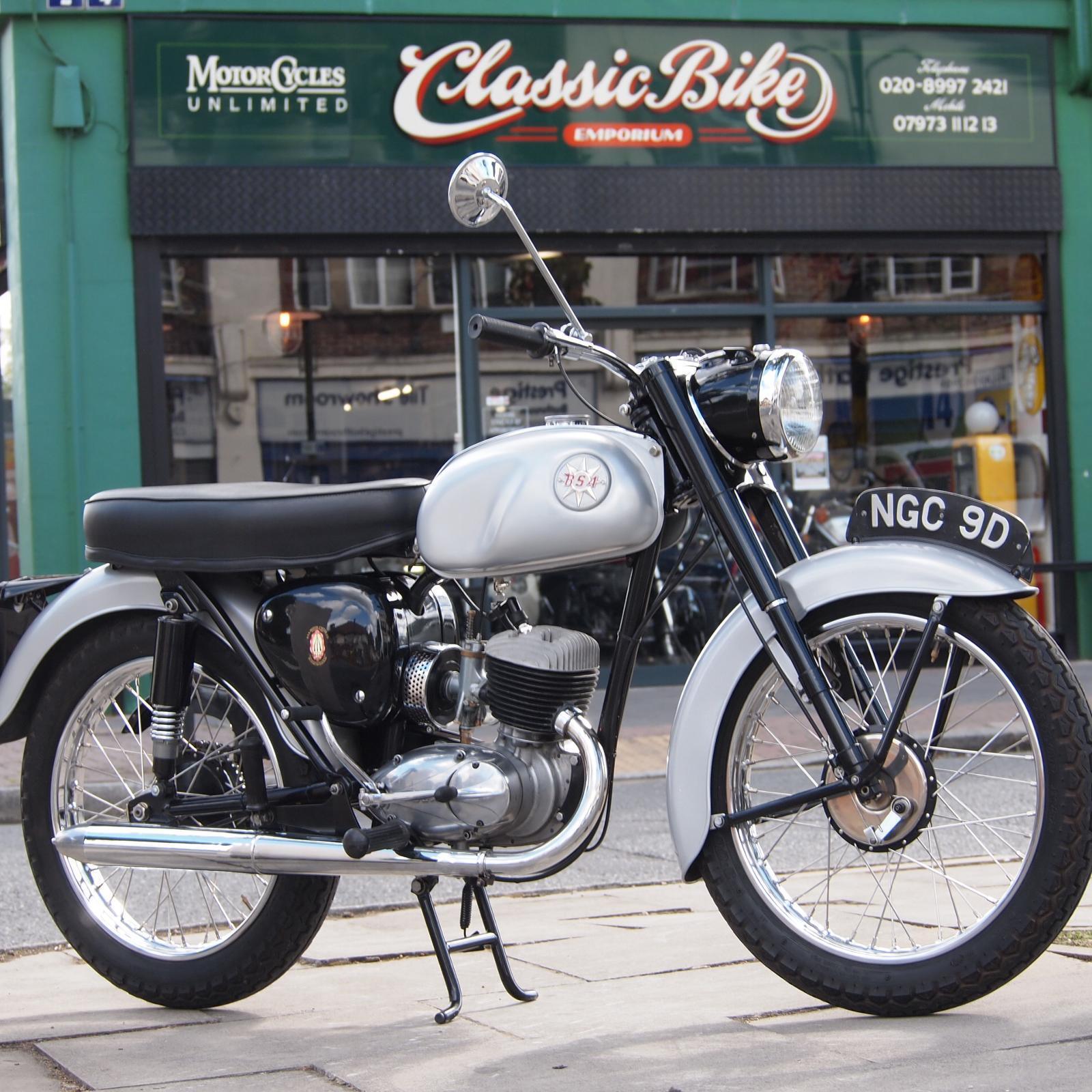 The BSA Bantam D10 Supreme Silver at MotorBikeSpecs the