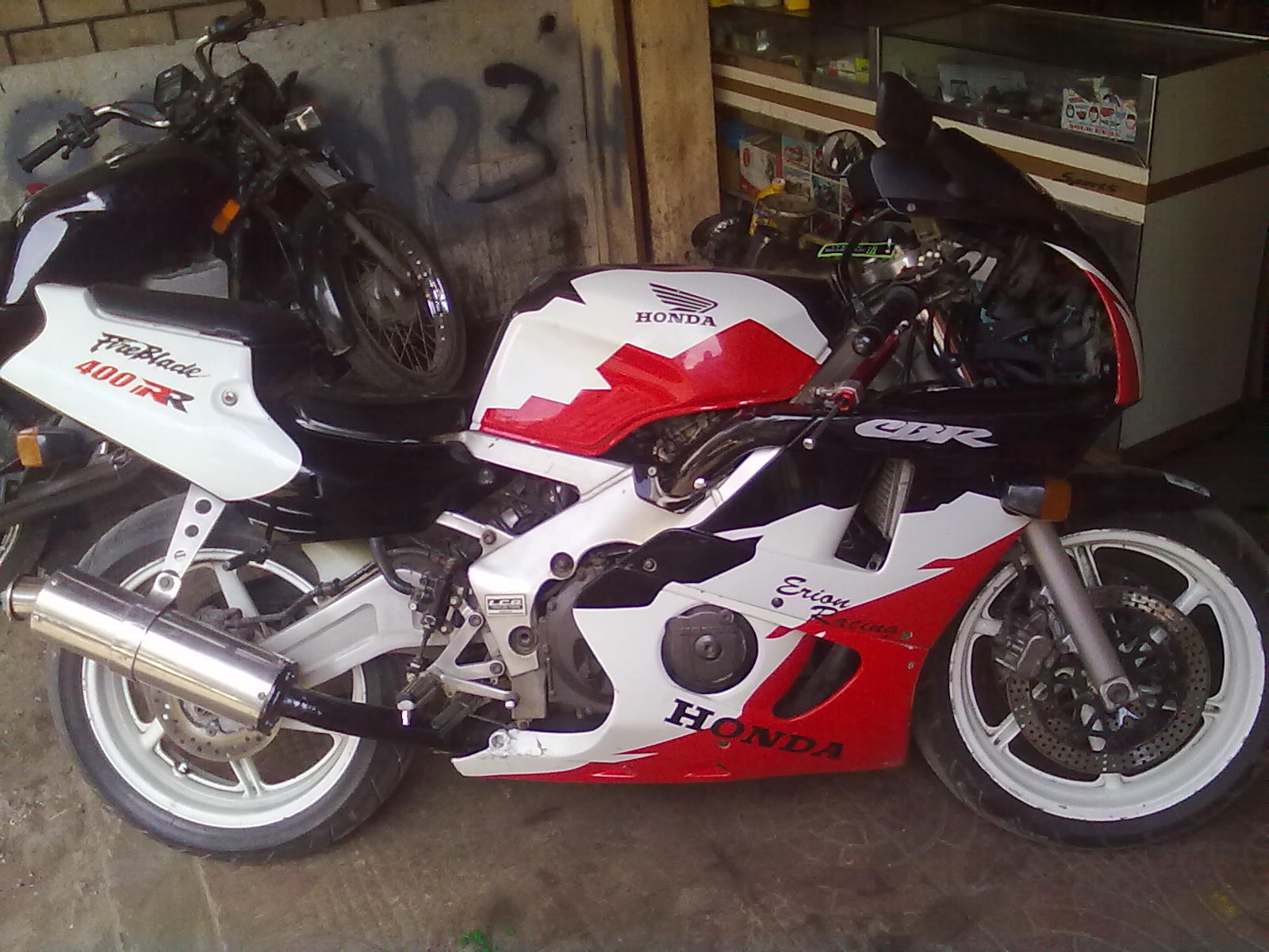 Honda cbr400rr nc29