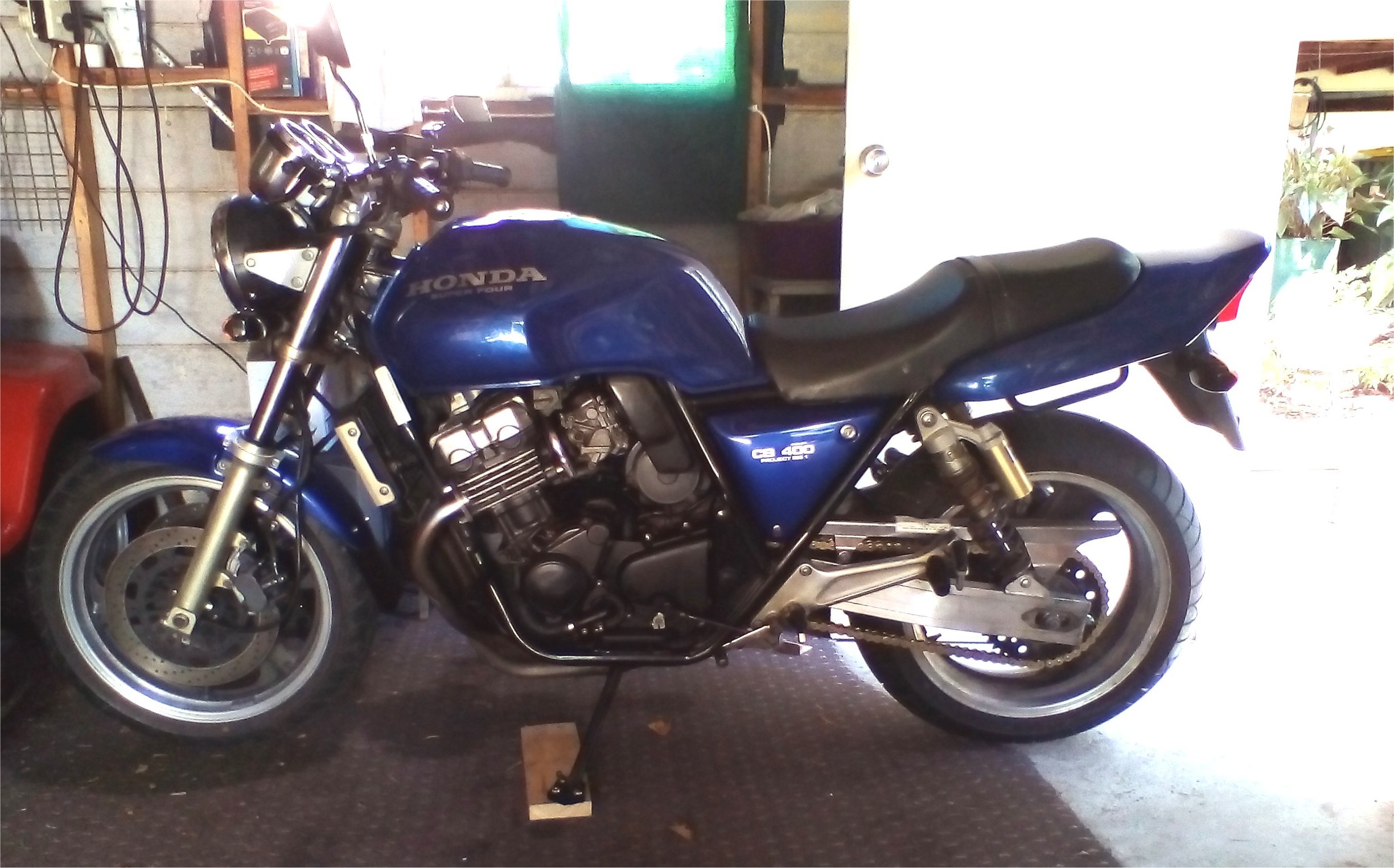 Модельный ряд CB 400