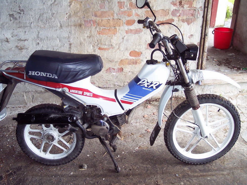 The Honda 50 at MotorBikeSpecs.net, the Motorcycle Specification Database
