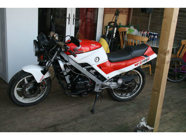 The Honda VFR 400 ZG ZH RG RG YA NC21 Japan at MotorBikeSpecs the Motorcycle Specification Database