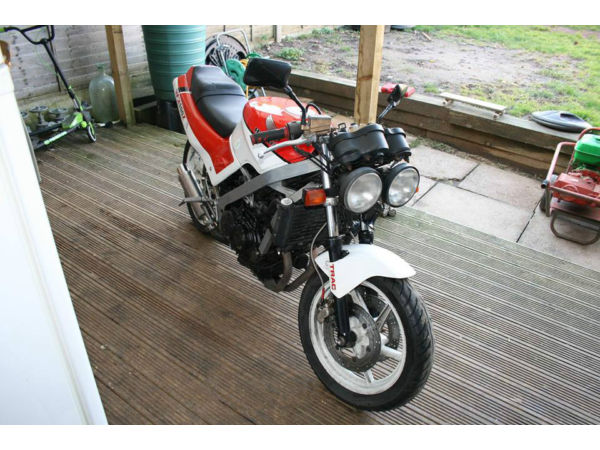 The Honda 400 at MotorBikeSpecs.net, the Motorcycle Specification Database