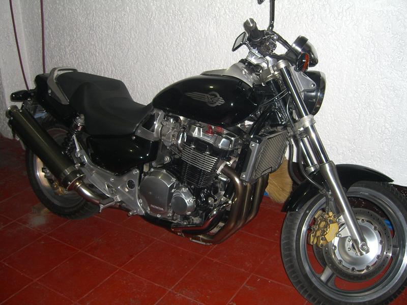 The Honda 1300 at MotorBikeSpecs the Motorcycle Specification Database