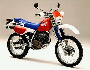XLR250　MD20 The Honda XLR 250 RH (MD20) (Japan) at MotorBikeSpecs.net, the