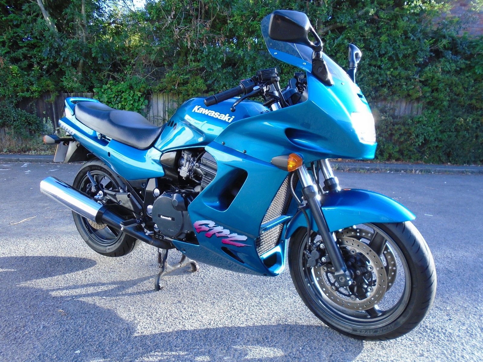The Kawasaki GPZ 1100 (ZX 1100 E1) at MotorBikeSpecs.net
