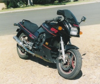 The Kawasaki GPZ 900 R A6 ZX900A at MotorBikeSpecs the Motorcycle Specification Database