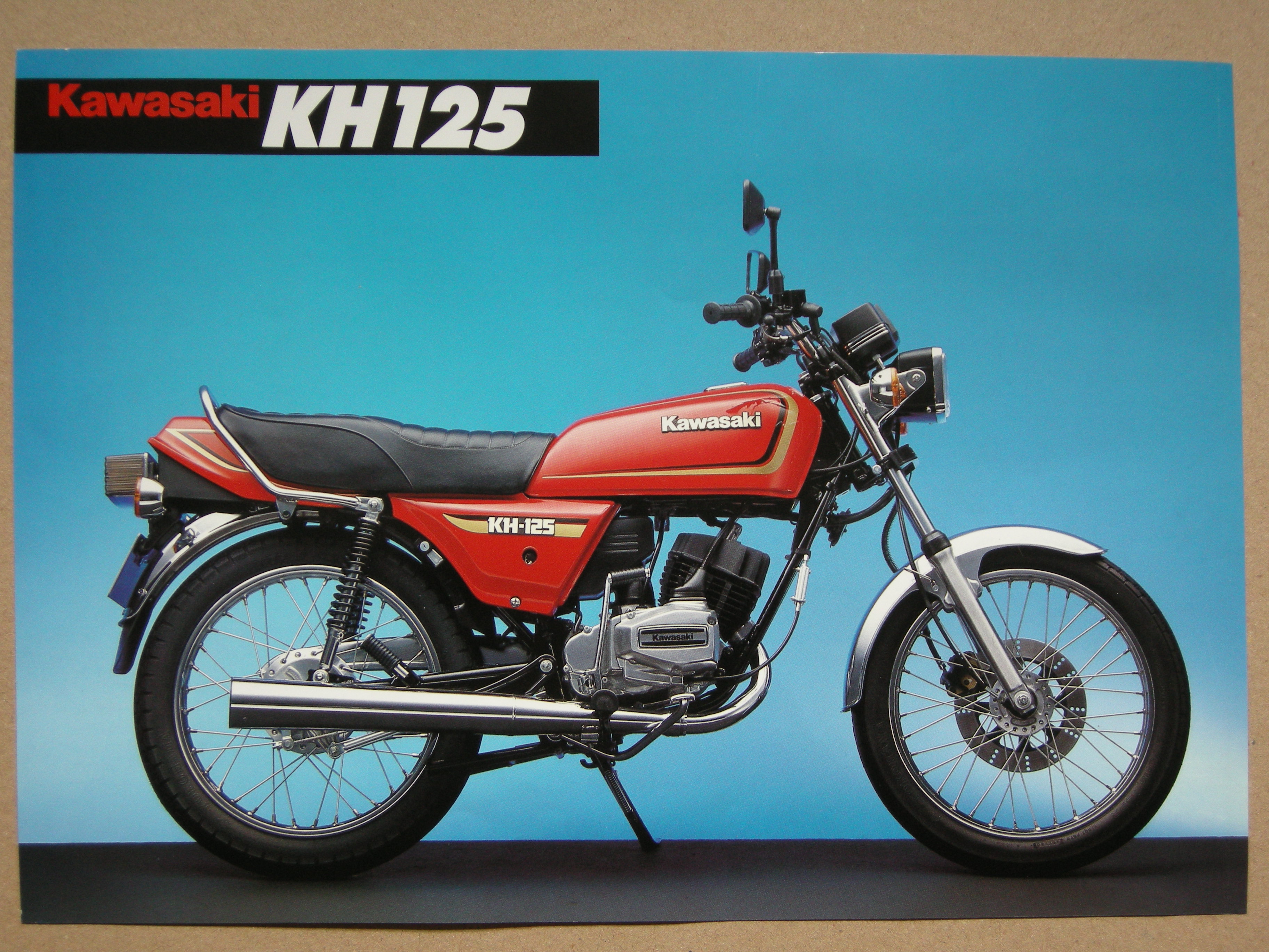 The Kawasaki KH 125 K6 at MotorBikeSpecs.net, the Motorcycle 