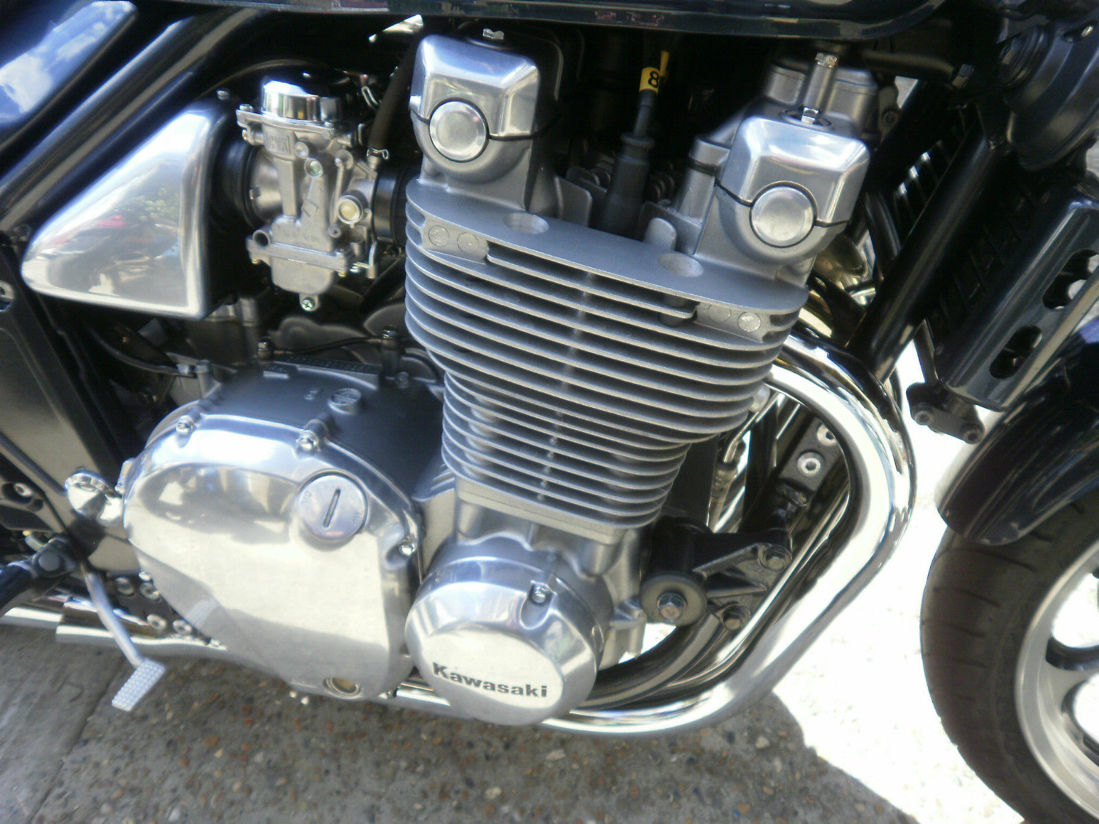 The Kawasaki ZR 1100 A2 Zephyr MotorBikeSpecs.net, Motorcycle Database