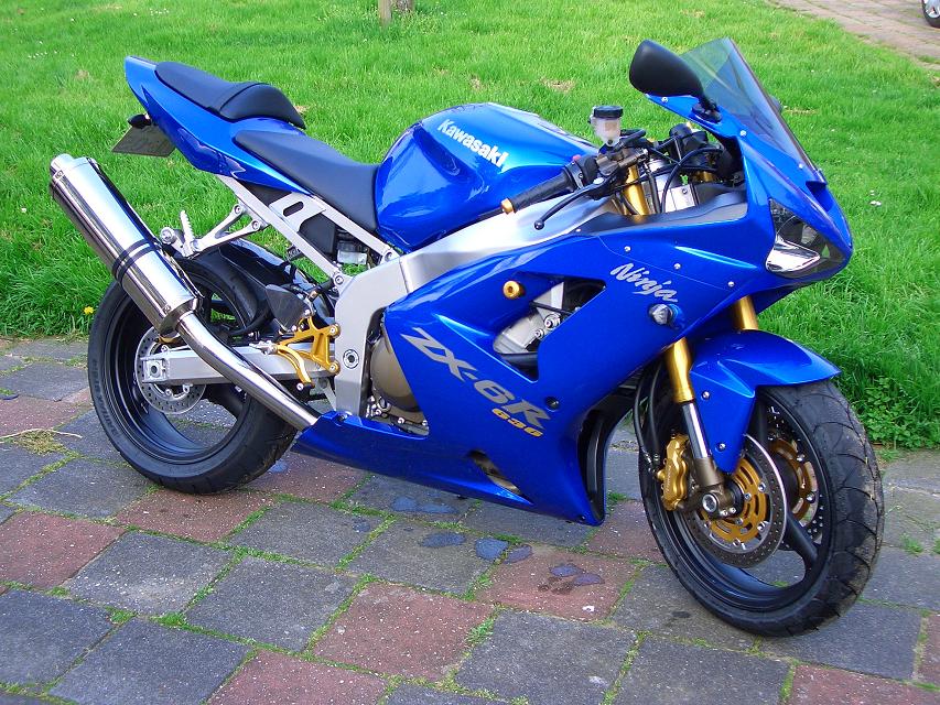 The Kawasaki ZX-6R (ZX 636 A1P) at MotorBikeSpecs.net, the