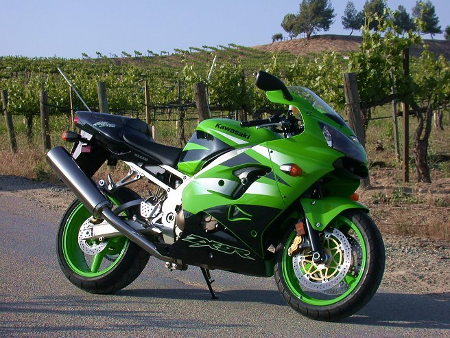 The Kawasaki 900 at MotorBikeSpecs the Motorcycle