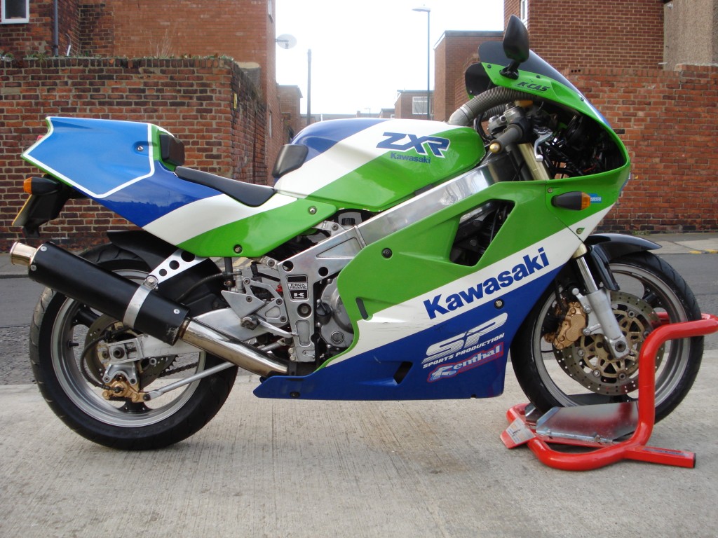 The Kawasaki 400 at MotorBikeSpecs the Motorcycle