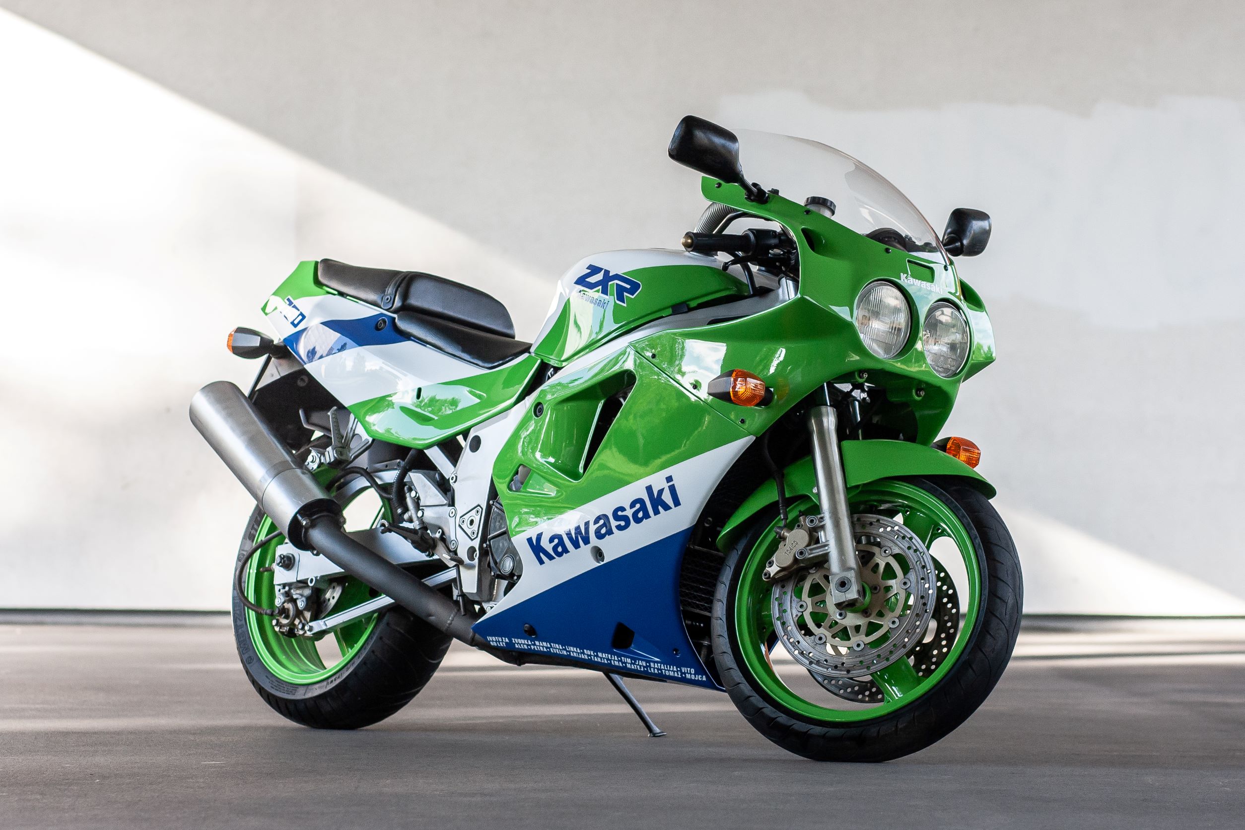 The Kawasaki 750 at MotorBikeSpecs the Motorcycle