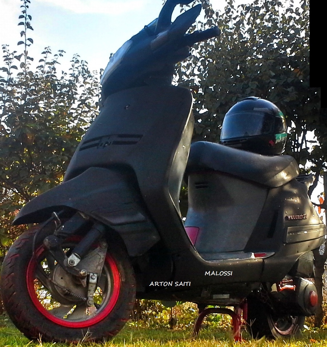 The Peugeot 125 at MotorBikeSpecs.net, the Motorcycle Specification Database