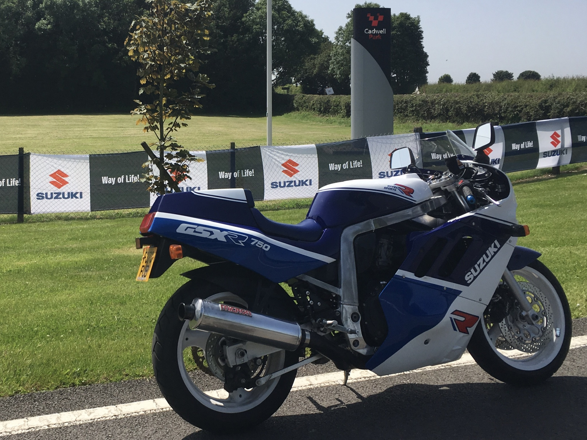 Gsxr 750 online slingshot specs