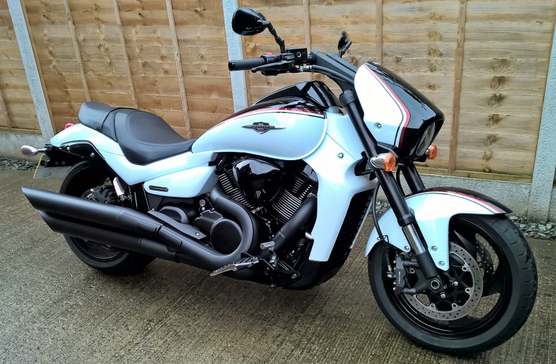The Suzuki 1800 at MotorBikeSpecs the Motorcycle Specification Database