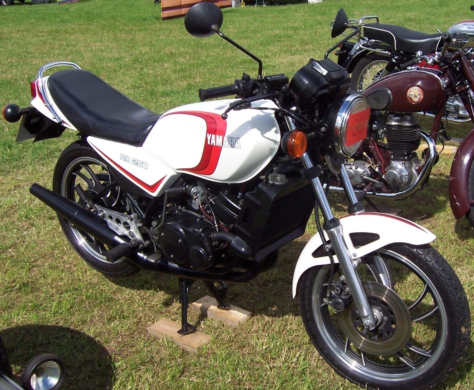 The Yamaha 250 At MotorBikeSpecs The Motorcycle Specification Database 1980-yamaha-rd-250-moto-zombdrive-com