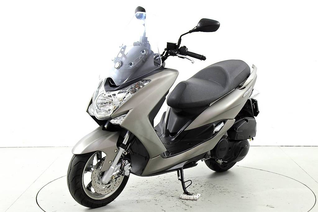 The Yamaha XC 125 R Majesty S at MotorBikeSpecs.net, the